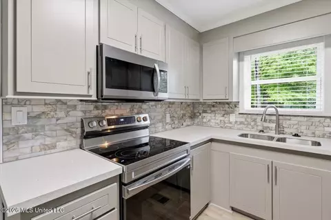 Kitchen - 735 S Pearson Rd, Pearl, MS 39208 photo 4 of 4