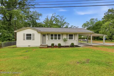735 S Pearson Rd, Pearl, MS 39208