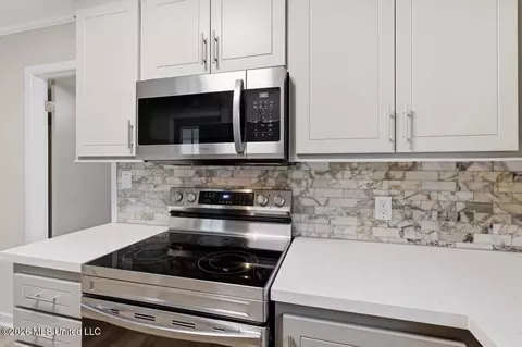 Kitchen - 735 S Pearson Rd, Pearl, MS 39208 photo 2 of 4