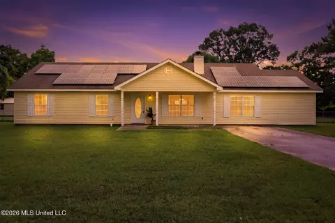 2 Hundley Rd, Carriere, MS 39426