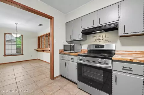Kitchen - 16408 Culbert Rd, Moss Point, MS 39562 photo 2 of 2