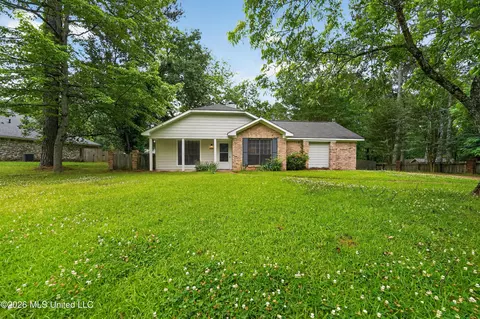 4252 Oak Lake Dr, Jackson, MS 39212