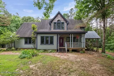 221 Pleasant Hill Dr, Holly Springs, MS 38635
