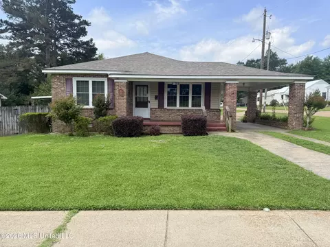 400 Newton St, Crystal Springs, MS 39059