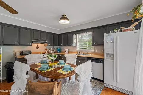 Kitchen - 338 Noble Dr, Brookhaven, MS 39601 photo 6 of 8
