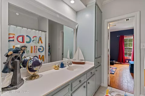 Bath - 338 Noble Dr, Brookhaven, MS 39601 photo 6 of 9