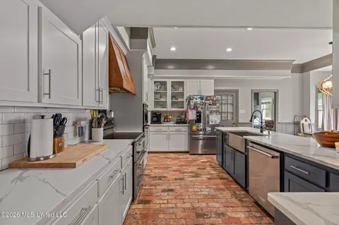 Kitchen - 338 Noble Dr, Brookhaven, MS 39601 photo 5 of 8