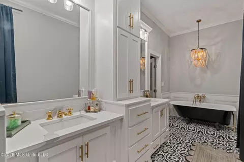 Bath - 338 Noble Dr, Brookhaven, MS 39601 photo 3 of 9