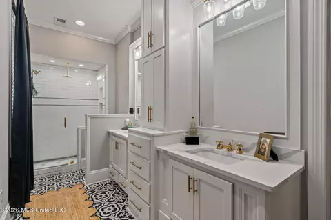 Bath - 338 Noble Dr, Brookhaven, MS 39601 photo 2 of 9