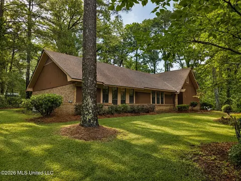 320 Springhill Dr, Terry, MS 39170