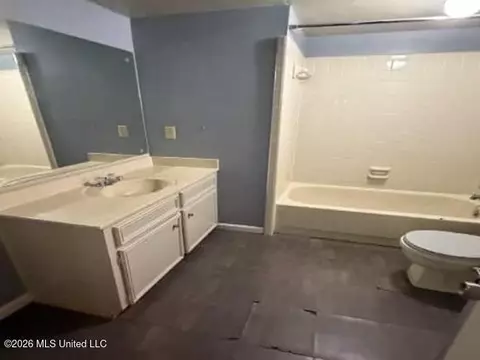 Bath - 3936 Lost Lake Cir, Jackson, MS 39212 photo 2 of 2
