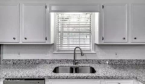 Kitchen - 517 Roxbury Pl, Florence, MS 39073 photo 2 of 4