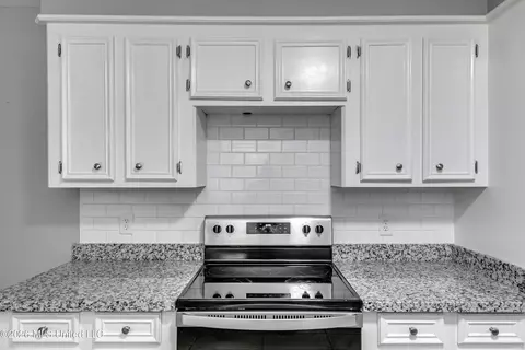 Kitchen - 517 Roxbury Pl, Florence, MS 39073 photo 1 of 4
