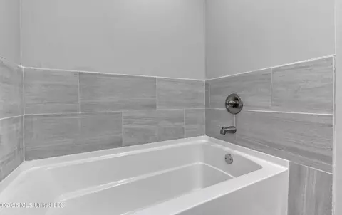 Bath - 517 Roxbury Pl, Florence, MS 39073 photo 6 of 6