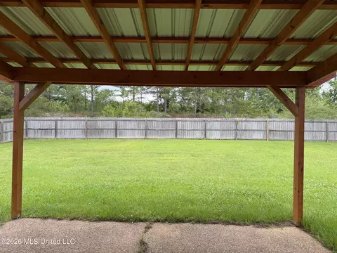 517 Roxbury Pl, Florence, MS 39073