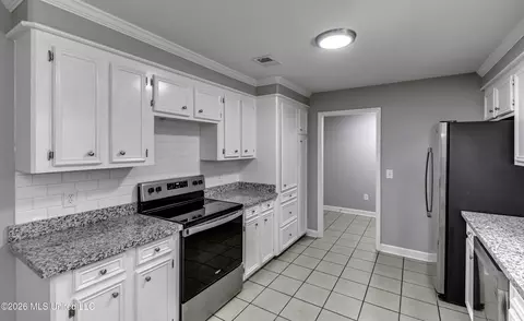 Kitchen - 517 Roxbury Pl, Florence, MS 39073 photo 4 of 4