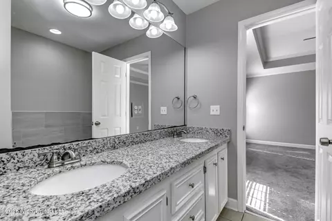 Bath - 517 Roxbury Pl, Florence, MS 39073 photo 4 of 6