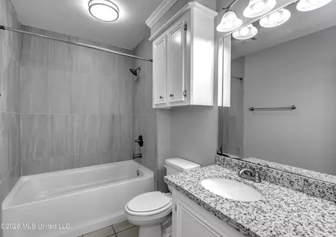 Bath - 517 Roxbury Pl, Florence, MS 39073 photo 2 of 6