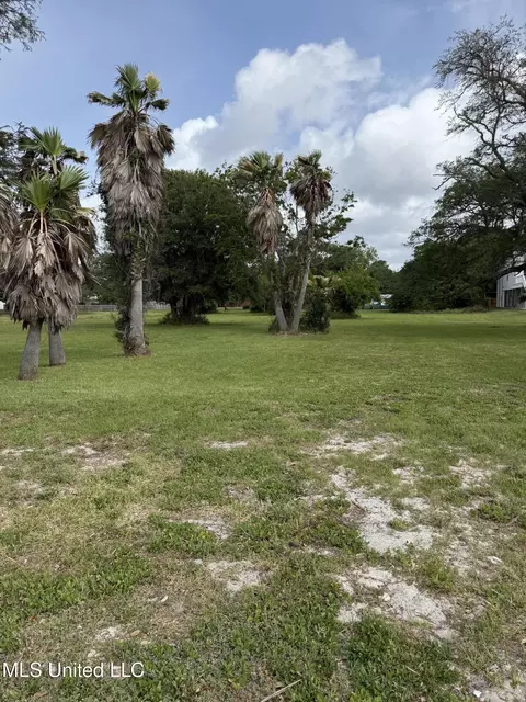 1504 Beach Blvd, Biloxi, MS 39530 photo 2