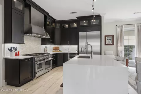 Kitchen - 1372 E Northside Dr, Jackson, MS 39211 photo 3 of 9