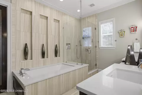 Bath - 1372 E Northside Dr, Jackson, MS 39211 photo 3 of 7