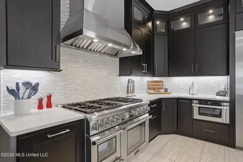 Kitchen - 1372 E Northside Dr, Jackson, MS 39211 photo 9 of 9