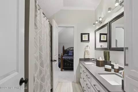 Bath - 1372 E Northside Dr, Jackson, MS 39211 photo 7 of 7