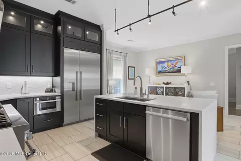 Kitchen - 1372 E Northside Dr, Jackson, MS 39211 photo 2 of 9