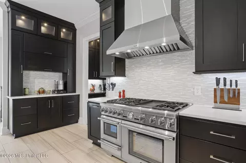 Kitchen - 1372 E Northside Dr, Jackson, MS 39211 photo 6 of 9
