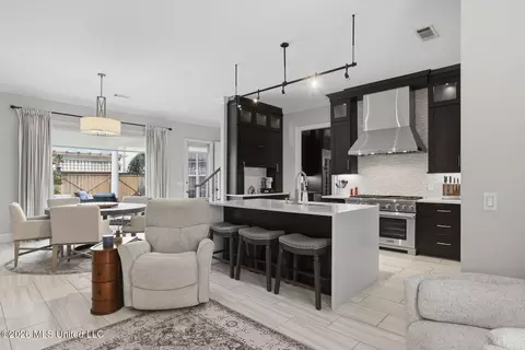 Kitchen - 1372 E Northside Dr, Jackson, MS 39211 photo 5 of 9