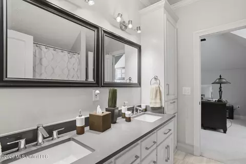 Bath - 1372 E Northside Dr, Jackson, MS 39211 photo 6 of 7