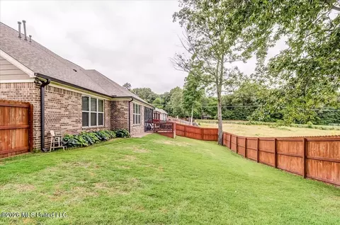 Exterior - 244 Crossroads Blvd, Hernando, MS 38632 photo 5 of 7