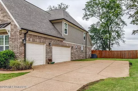 Exterior - 244 Crossroads Blvd, Hernando, MS 38632 photo 2 of 7