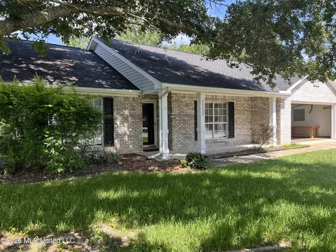 11121 Bayview Ln, Biloxi, MS 39532
