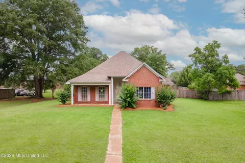 119 Arrow Dr, Clinton, MS 39056
