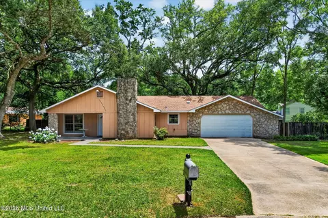 3604 Oakside Cir, Gautier, MS 39553