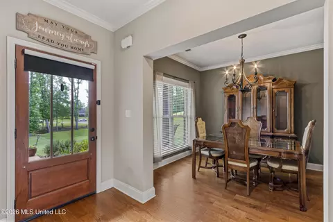 Entry Way - 1865 Bakers Trl, Nesbit, MS 38651 photo 2 of 4