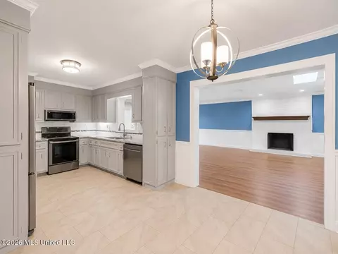 Kitchen - 214 Swallow Dr, Brandon, MS 39047 photo 1 of 2