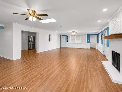 Living - 214 Swallow Dr, Brandon, MS 39047 photo 2 of 4