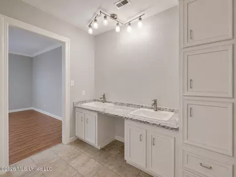 Bath - 214 Swallow Dr, Brandon, MS 39047 photo 3 of 3