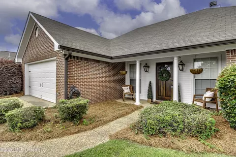 317 Greensboro Dr, Brandon, MS 39047