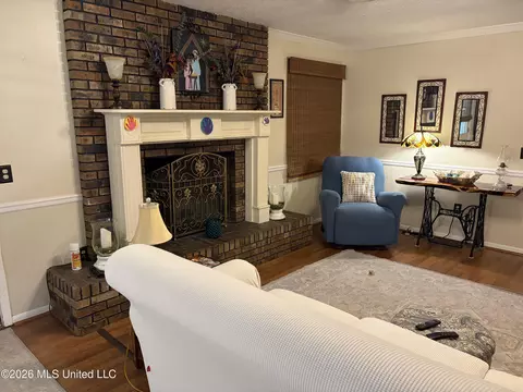Living - 23 Nelson Cir, Jackson, MS 39212 photo 1 of 1
