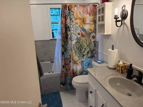 Bath - 23 Nelson Cir, Jackson, MS 39212 photo 3 of 3