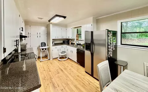 Kitchen - 1028 Deer Creek Ln, Summit, MS 39666 photo 2 of 2