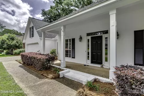 434 Autumn Creek Dr, Ridgeland, MS 39157