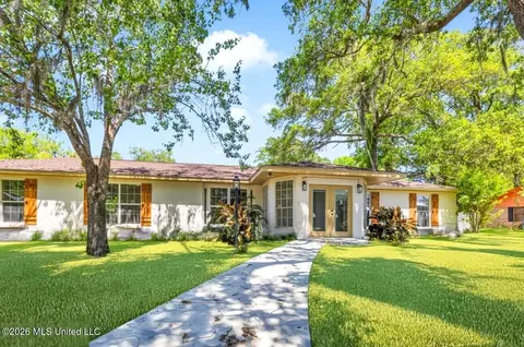 2723 Briarwood Cir, Moss Point, MS 39563