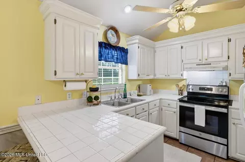 Kitchen - 3079 Willow Dr, Brandon, MS 39042 photo 2 of 2