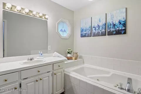 Bath - 3079 Willow Dr, Brandon, MS 39042 photo 1 of 3