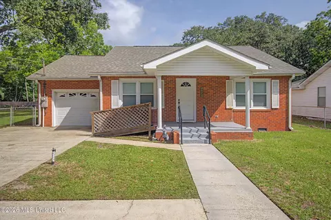 220 W Old Pass Rd, Long Beach, MS 39560
