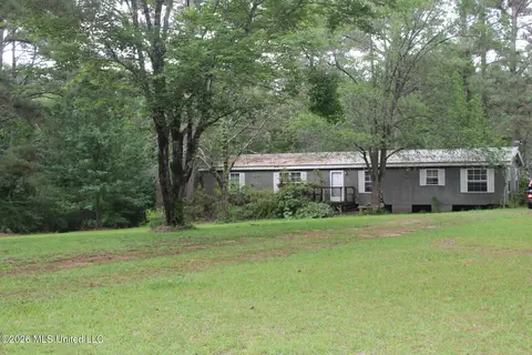 429 River Road Dr, Bogue Chitto, MS 39629